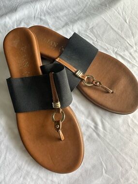 Italian Shoemakers Black Sandals Size 10 Slip-On Comfort Thong Stretch